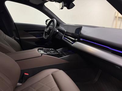 2024 BMW 520d xDrive Sedan M Sport*Pano*HuD*Läder*Se Spec* Euro 6 – bild 13