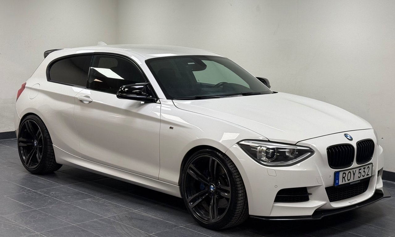 2013 BMW M135i 3-dörrars*Manuell*Cobra Avgas*437M*Navi Prof Comfort