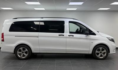 2021 Mercedes-Benz Vito 116 Tourer 116 CDI 4x4 9G-Tronic · Moms · 9-sits · Drag – bild 4