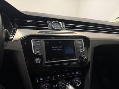 2015 Volkswagen Passat Sportscombi 2.0 TDI DPF SCR BMT 4M GT · Kamera · D-värm – bild 17
