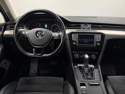 2015 Volkswagen Passat Sportscombi 2.0 TDI DPF SCR BMT 4M GT · Kamera · D-värm – bild 9